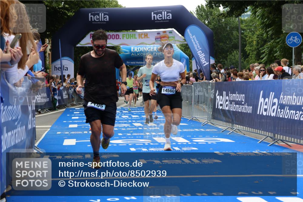 29.06.2025 - hella hamburg halbmarathon Strokosch-Dieckow http://msf.ph/oto/8502939 29.06.2025 10:42:46 Ziel 1700, 5011, 5477, 7105, 9371, 9534, 13398, 13725, 14447, 14560, 14813, 15297, 15301, 15851, 18559, 18659 meine-sportfotos.de