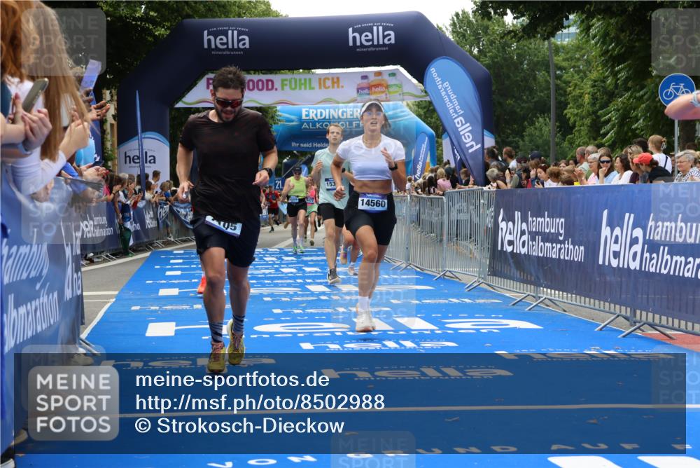29.06.2025 - hella hamburg halbmarathon Strokosch-Dieckow http://msf.ph/oto/8502988 29.06.2025 10:42:46 Ziel 1700, 5011, 5477, 7105, 9371, 9534, 13398, 13725, 14447, 14560, 14813, 15297, 15301, 15851, 18559, 18659 meine-sportfotos.de