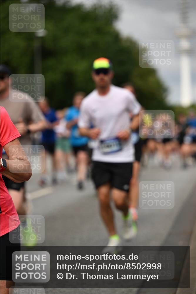 29.06.2025 - hella hamburg halbmarathon Dr. Thomas Lammeyer http://msf.ph/oto/8502998 29.06.2025 10:25:52 Kennedybrücke 1072, 1158, 1191, 1250, 1401, 1668, 1958, 2271, 2315, 2353, 2529, 2815, 2841, 3122, 3606, 3770, 3817, 3825, 3826, 4046, 4697, 4786, 5061, 5122, 5395, 5412, 5493, 5641, 5759, 5957, 6086, 6103, 7075, 7228, 7522, 7672, 7781, 8095, 8286, 8860, 8896, 8959, 9002, 9326, 9369, 9483, 9499, 9532, 9624, 9635, 10019, 10125, 10374, 10787, 10874, 10921, 11117, 11425 meine-sportfotos.de