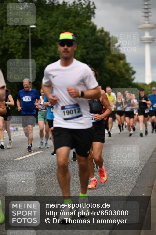 29.06.2025 - hella hamburg halbmarathon Dr. Thomas Lammeyer http://msf.ph/oto/8503000 29.06.2025 10:25:53 Kennedybrücke 1072, 1158, 1191, 1250, 1401, 1668, 1958, 2271, 2315, 2353, 2529, 2815, 2841, 3122, 3606, 3770, 3817, 3825, 3826, 4046, 4697, 4786, 5061, 5122, 5395, 5412, 5493, 5641, 5759, 5957, 6086, 6103, 7075, 7228, 7522, 7672, 7781, 8095, 8286, 8860, 8896, 8959, 9002, 9326, 9369, 9483, 9499, 9532, 9624, 9635, 10019, 10125, 10374, 10787, 10874, 10921, 11117, 11425 meine-sportfotos.de