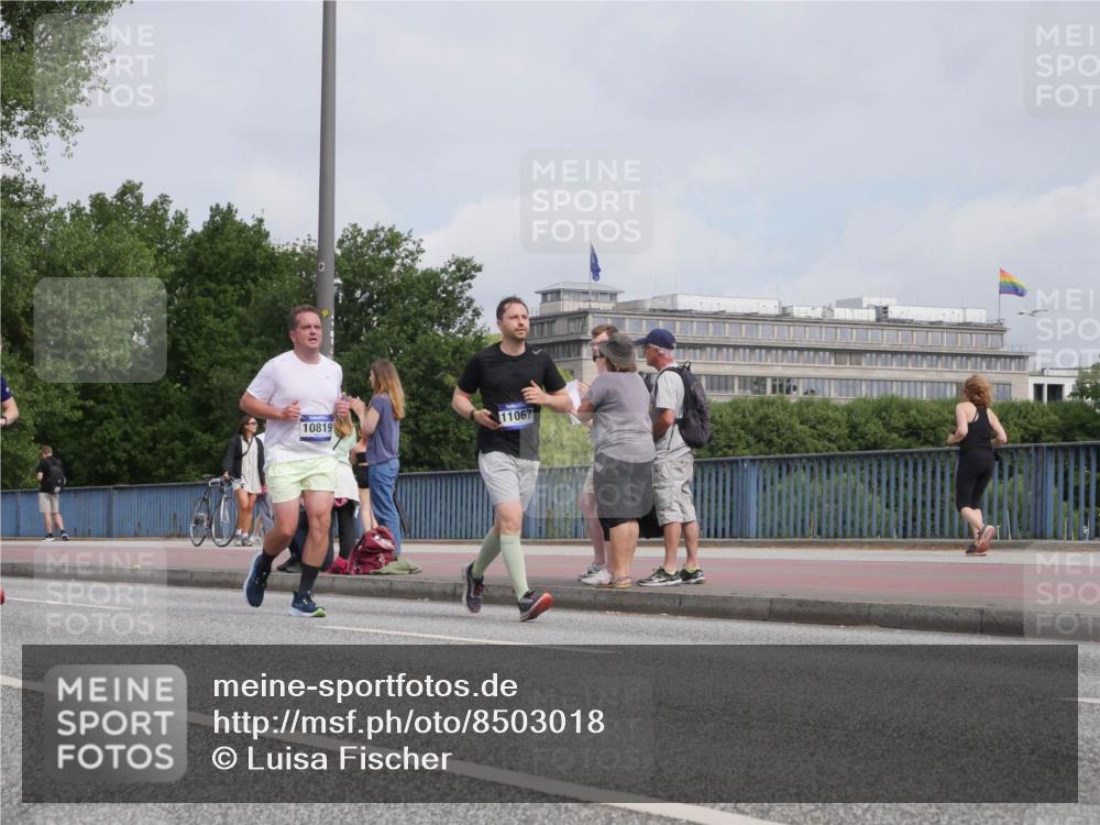 29.06.2025 - hella hamburg halbmarathon Luisa Fischer http://msf.ph/oto/8503018 29.06.2025 10:12:26 Kennedybrücke 10819, 11067, 9306, 10819 meine-sportfotos.de