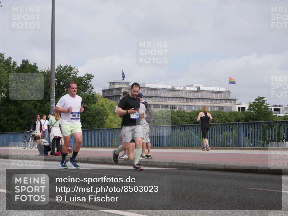 29.06.2025 - hella hamburg halbmarathon Luisa Fischer http://msf.ph/oto/8503023 29.06.2025 10:12:26 Kennedybrücke 10819, 11067, 9306, 10819 meine-sportfotos.de