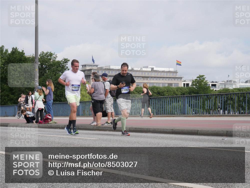 29.06.2025 - hella hamburg halbmarathon Luisa Fischer http://msf.ph/oto/8503027 29.06.2025 10:12:27 Kennedybrücke 10819, 11067, 7187, 10819 meine-sportfotos.de