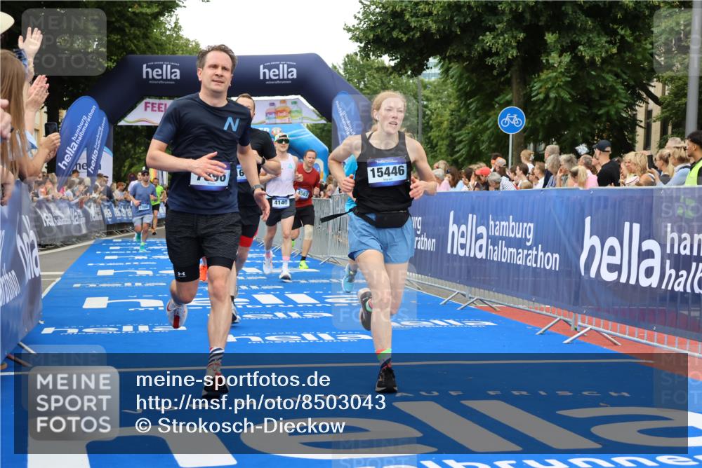 29.06.2025 - hella hamburg halbmarathon Strokosch-Dieckow http://msf.ph/oto/8503043 29.06.2025 10:52:18 Ziel 4140, 4419, 4587, 4837, 5032, 5087, 5482, 6164, 7896, 9074, 9876, 12135, 13015, 13211, 13707, 14300, 15144, 15275, 15446, 16003, 16591, 17130, 17773, 17997, 18475 meine-sportfotos.de