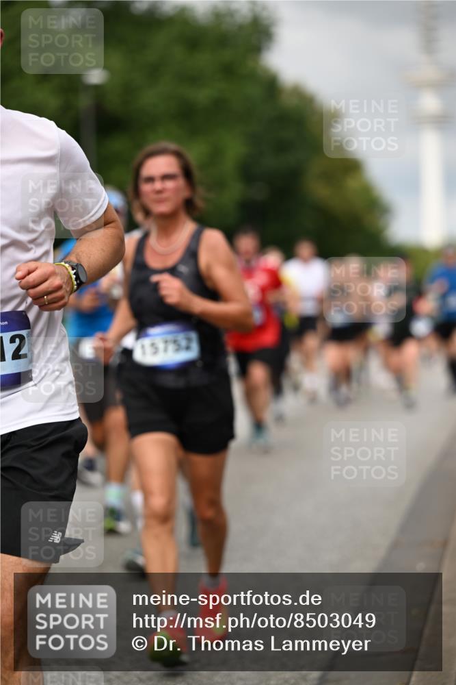 29.06.2025 - hella hamburg halbmarathon Dr. Thomas Lammeyer http://msf.ph/oto/8503049 29.06.2025 10:25:54 Kennedybrücke 1072, 1158, 1191, 1250, 1401, 1668, 1958, 2271, 2315, 2353, 2529, 2815, 2841, 3122, 3606, 3770, 3817, 3825, 3826, 4046, 4289, 4697, 4786, 5061, 5122, 5395, 5412, 5493, 5641, 5759, 5957, 6086, 6103, 7075, 7228, 7522, 7672, 8095, 8286, 8860, 8896, 8959, 9002, 9062, 9326, 9369, 9483, 9499, 9532, 9635, 10019, 10125, 10374, 10787, 10874, 10921, 11117, 11425 meine-sportfotos.de