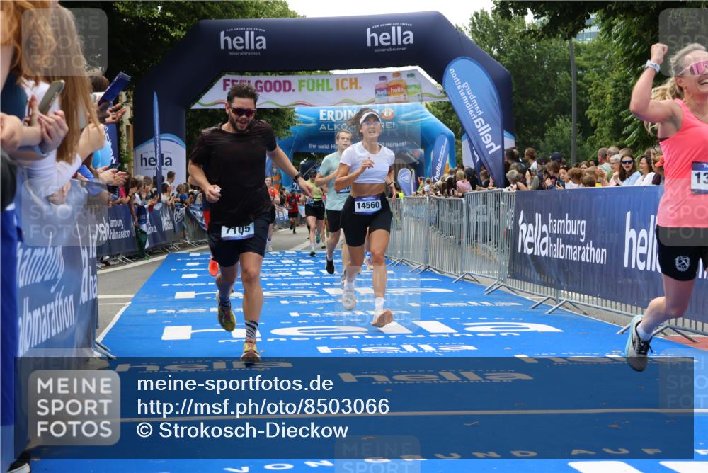 29.06.2025 - hella hamburg halbmarathon Strokosch-Dieckow http://msf.ph/oto/8503066 29.06.2025 10:42:46 Ziel 1700, 5011, 5477, 7105, 9371, 9534, 13398, 13725, 14447, 14560, 14813, 15297, 15301, 15851, 18559, 18659 meine-sportfotos.de