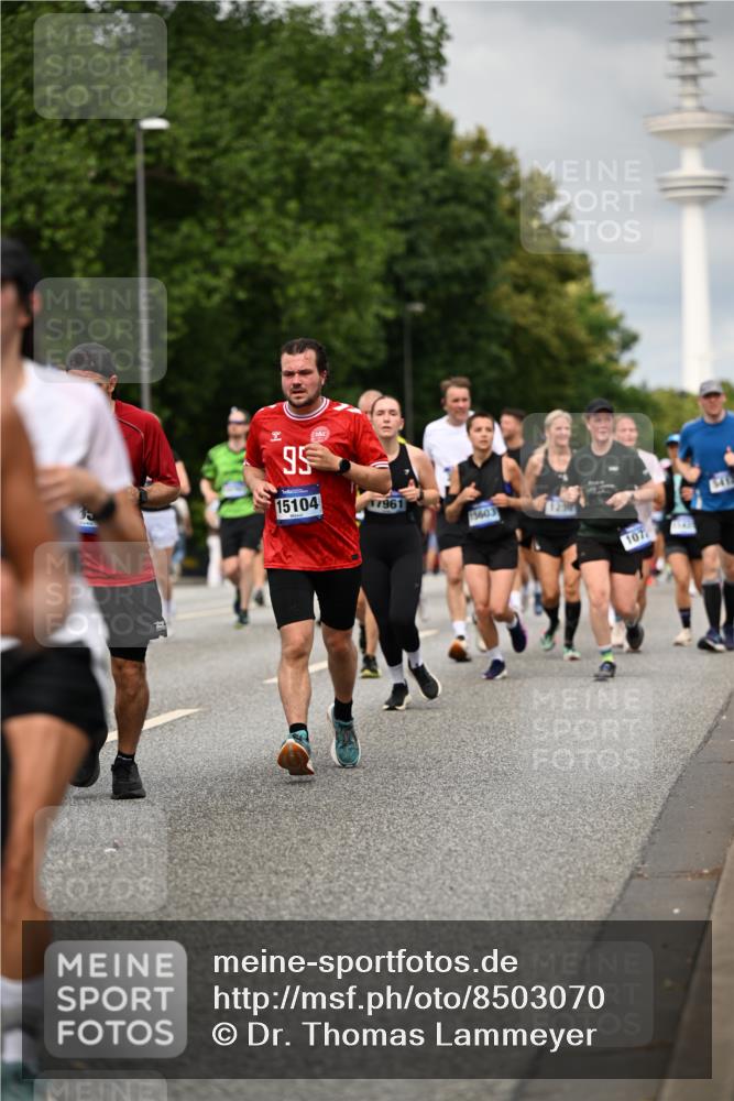 29.06.2025 - hella hamburg halbmarathon Dr. Thomas Lammeyer http://msf.ph/oto/8503070 29.06.2025 10:25:55 Kennedybrücke 1072, 1158, 1191, 1250, 1401, 1668, 1958, 2271, 2315, 2353, 2529, 2815, 2841, 3122, 3606, 3770, 3817, 3825, 3826, 4046, 4289, 4697, 5061, 5122, 5412, 5493, 5641, 5759, 5957, 6086, 6103, 7075, 7228, 7522, 7612, 7672, 8286, 8860, 8896, 8959, 9002, 9062, 9326, 9369, 9483, 9499, 9532, 9635, 10019, 10125, 10374, 10787, 10874, 10921, 11117, 11425 meine-sportfotos.de