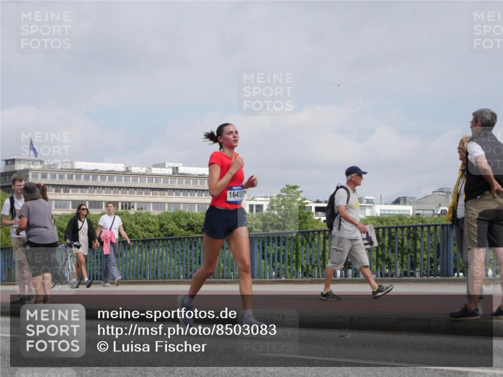 29.06.2025 - hella hamburg halbmarathon Luisa Fischer http://msf.ph/oto/8503083 29.06.2025 10:12:34 Kennedybrücke 1645, 7187, 7636, 9781 meine-sportfotos.de