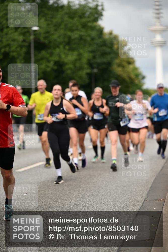 29.06.2025 - hella hamburg halbmarathon Dr. Thomas Lammeyer http://msf.ph/oto/8503140 29.06.2025 10:25:57 Kennedybrücke 1072, 1158, 1191, 1250, 1401, 1668, 1958, 2271, 2315, 2353, 2529, 2815, 2841, 3122, 3606, 3770, 3817, 3825, 3826, 4046, 4289, 4697, 5122, 5412, 5493, 5641, 5759, 5957, 6086, 6103, 7075, 7228, 7375, 7612, 7672, 8286, 8860, 8896, 8959, 9002, 9062, 9326, 9369, 9483, 9499, 9532, 9635, 10019, 10125, 10374, 10787, 10921, 11117, 11425 meine-sportfotos.de