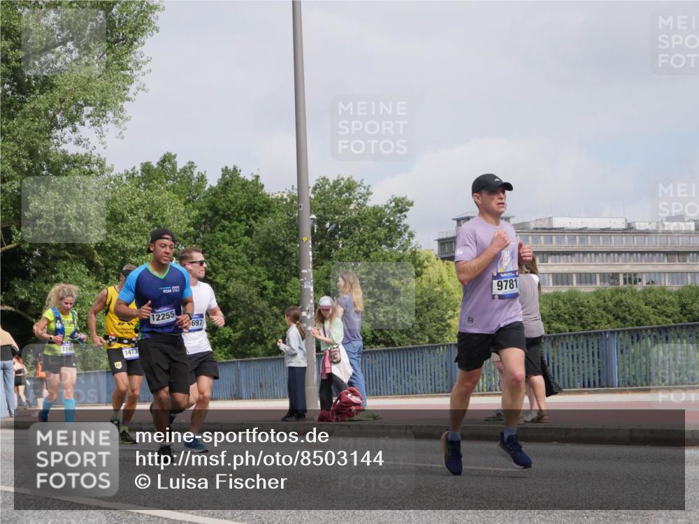 29.06.2025 - hella hamburg halbmarathon Luisa Fischer http://msf.ph/oto/8503144 29.06.2025 10:12:40 Kennedybrücke 1149, 1473, 12255, 697, 9781, 5511, 7187, 7636, 9366, 9434, 9781, 10036 meine-sportfotos.de
