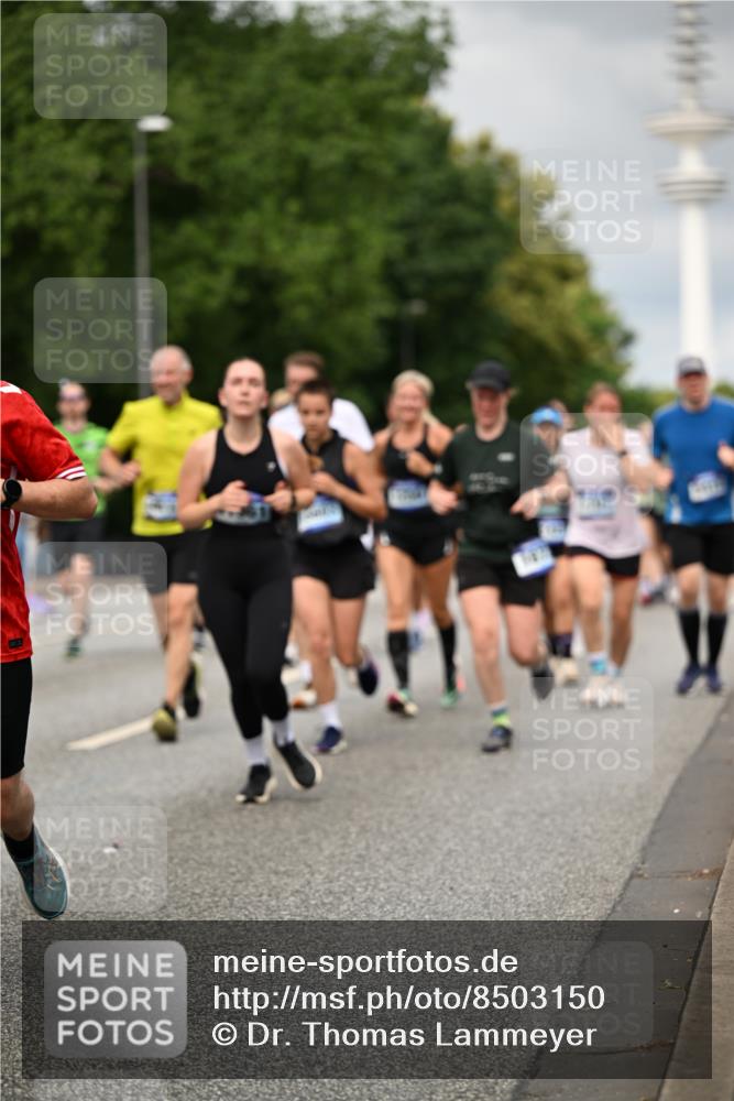 29.06.2025 - hella hamburg halbmarathon Dr. Thomas Lammeyer http://msf.ph/oto/8503150 29.06.2025 10:25:57 Kennedybrücke 1072, 1158, 1191, 1250, 1401, 1668, 1958, 2271, 2315, 2353, 2529, 2815, 2841, 3122, 3606, 3770, 3817, 3825, 3826, 4046, 4289, 4697, 5122, 5412, 5493, 5641, 5759, 5957, 6086, 6103, 7075, 7228, 7375, 7612, 7672, 8286, 8860, 8896, 8959, 9002, 9062, 9326, 9369, 9483, 9499, 9532, 9635, 10019, 10125, 10374, 10787, 10921, 11117, 11425 meine-sportfotos.de