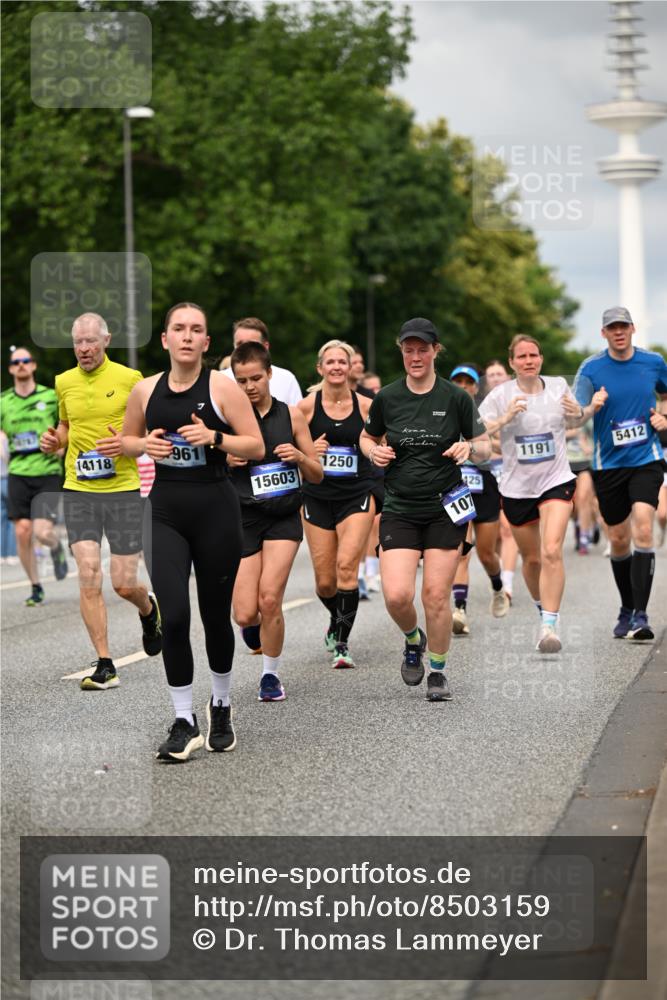 29.06.2025 - hella hamburg halbmarathon Dr. Thomas Lammeyer http://msf.ph/oto/8503159 29.06.2025 10:25:58 Kennedybrücke 1072, 1158, 1191, 1250, 1401, 1668, 1958, 2009, 2271, 2315, 2353, 2529, 2815, 2841, 3606, 3770, 3817, 3825, 3826, 4046, 4289, 4697, 5122, 5412, 5493, 5641, 5759, 5957, 6086, 6103, 7075, 7228, 7375, 7612, 7672, 8286, 8431, 8860, 8896, 8959, 9002, 9062, 9326, 9327, 9369, 9483, 9499, 9532, 9635, 10019, 10125, 10374, 10787, 10921, 11117, 11425 meine-sportfotos.de