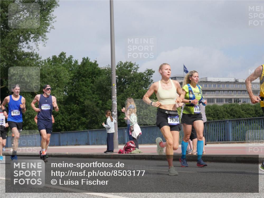 29.06.2025 - hella hamburg halbmarathon Luisa Fischer http://msf.ph/oto/8503177 29.06.2025 10:12:44 Kennedybrücke 36, 9434, 10943, 7636, 114, 1838, 3921, 5511, 7333, 7636, 9366, 9434, 9674, 9781, 10036 meine-sportfotos.de