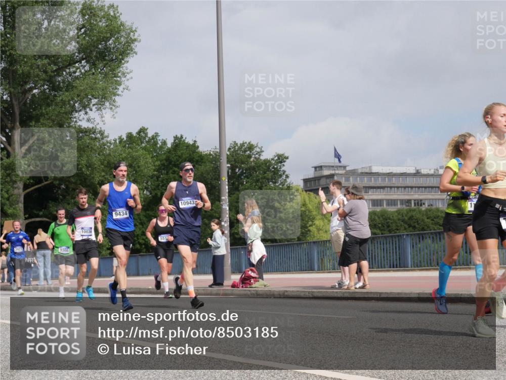 29.06.2025 - hella hamburg halbmarathon Luisa Fischer http://msf.ph/oto/8503185 29.06.2025 10:12:45 Kennedybrücke 3921, 9366, 10036, 9434, 551, 10943, 1838, 3921, 5511, 7333, 7636, 8219, 9366, 9434, 9674, 10036 meine-sportfotos.de