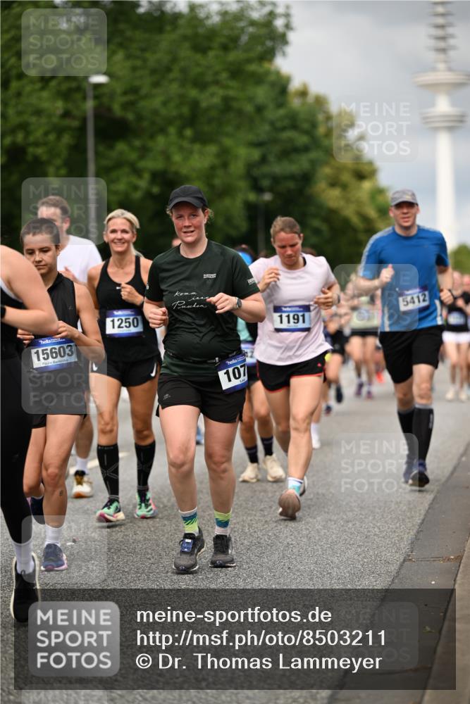 29.06.2025 - hella hamburg halbmarathon Dr. Thomas Lammeyer http://msf.ph/oto/8503211 29.06.2025 10:25:59 Kennedybrücke 1072, 1158, 1191, 1250, 1401, 1668, 1958, 2009, 2271, 2315, 2353, 2529, 2815, 2841, 3606, 3770, 3817, 3825, 3826, 4046, 4289, 4697, 5122, 5412, 5493, 5641, 5759, 5957, 6086, 6103, 7075, 7228, 7375, 7612, 7672, 8286, 8431, 8860, 8896, 8959, 9002, 9062, 9326, 9327, 9369, 9483, 9499, 9532, 9635, 10019, 10125, 10374, 10787, 10921, 11117, 11425 meine-sportfotos.de