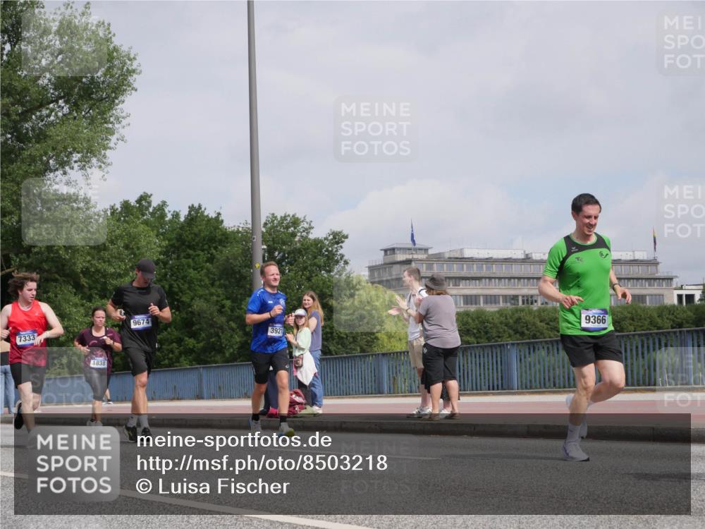 29.06.2025 - hella hamburg halbmarathon Luisa Fischer http://msf.ph/oto/8503218 29.06.2025 10:12:48 Kennedybrücke 7333, 1838, 9674, 3921, 9366, 1838, 3921, 5511, 7333, 8219, 9366, 9434, 9674, 10036 meine-sportfotos.de