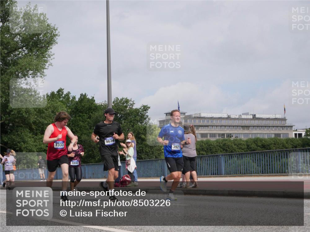 29.06.2025 - hella hamburg halbmarathon Luisa Fischer http://msf.ph/oto/8503226 29.06.2025 10:12:49 Kennedybrücke 8219, 7333, 1838, 9674, 3921, 1838, 3921, 5511, 7333, 8219, 9366, 9434, 9674, 10036 meine-sportfotos.de