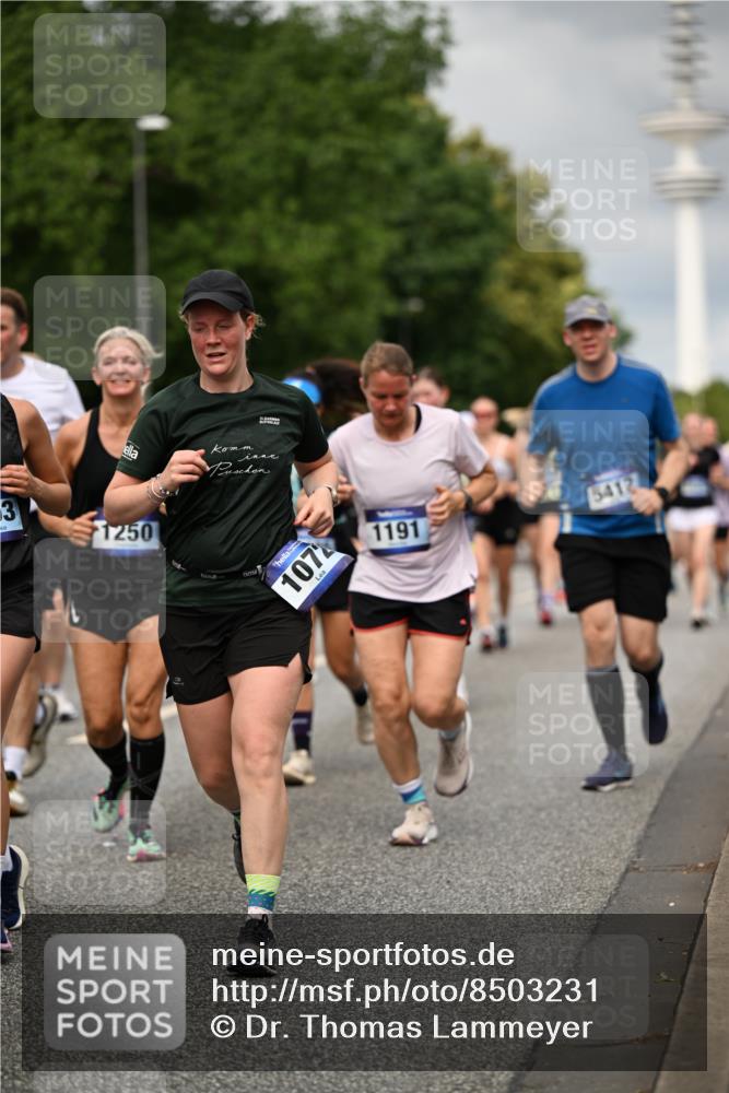 29.06.2025 - hella hamburg halbmarathon Dr. Thomas Lammeyer http://msf.ph/oto/8503231 29.06.2025 10:26:00 Kennedybrücke 1072, 1158, 1191, 1250, 1401, 1668, 1958, 2009, 2315, 2353, 2529, 2815, 2841, 3606, 3770, 3817, 3825, 3826, 4046, 4289, 4697, 5122, 5412, 5493, 5641, 5759, 6086, 6103, 7075, 7375, 7612, 7672, 8286, 8431, 8860, 8896, 8959, 9002, 9062, 9326, 9327, 9369, 9483, 9499, 9532, 9635, 9788, 10019, 10125, 10374, 10787, 10921, 11117, 11425 meine-sportfotos.de
