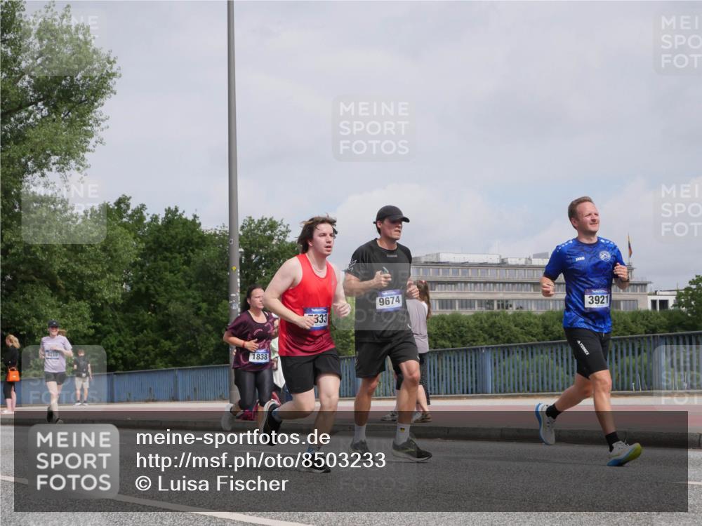 29.06.2025 - hella hamburg halbmarathon Luisa Fischer http://msf.ph/oto/8503233 29.06.2025 10:12:50 Kennedybrücke 1838, 333, 9674, 3921, 1838, 3921, 5511, 7042, 7333, 8219, 9366, 9674, 10036 meine-sportfotos.de