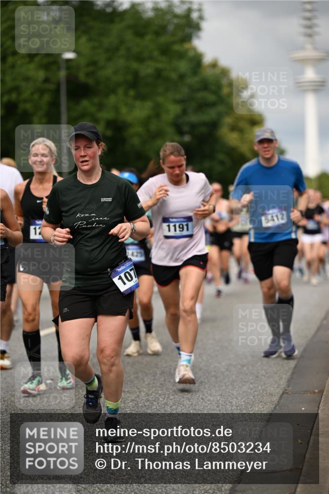 29.06.2025 - hella hamburg halbmarathon Dr. Thomas Lammeyer http://msf.ph/oto/8503234 29.06.2025 10:26:00 Kennedybrücke 1072, 1158, 1191, 1250, 1401, 1668, 1958, 2009, 2315, 2353, 2529, 2815, 2841, 3606, 3770, 3817, 3825, 3826, 4046, 4289, 4697, 5122, 5412, 5493, 5641, 5759, 6086, 6103, 7075, 7375, 7612, 7672, 8286, 8431, 8860, 8896, 8959, 9002, 9062, 9326, 9327, 9369, 9483, 9499, 9532, 9635, 9788, 10019, 10125, 10374, 10787, 10921, 11117, 11425 meine-sportfotos.de