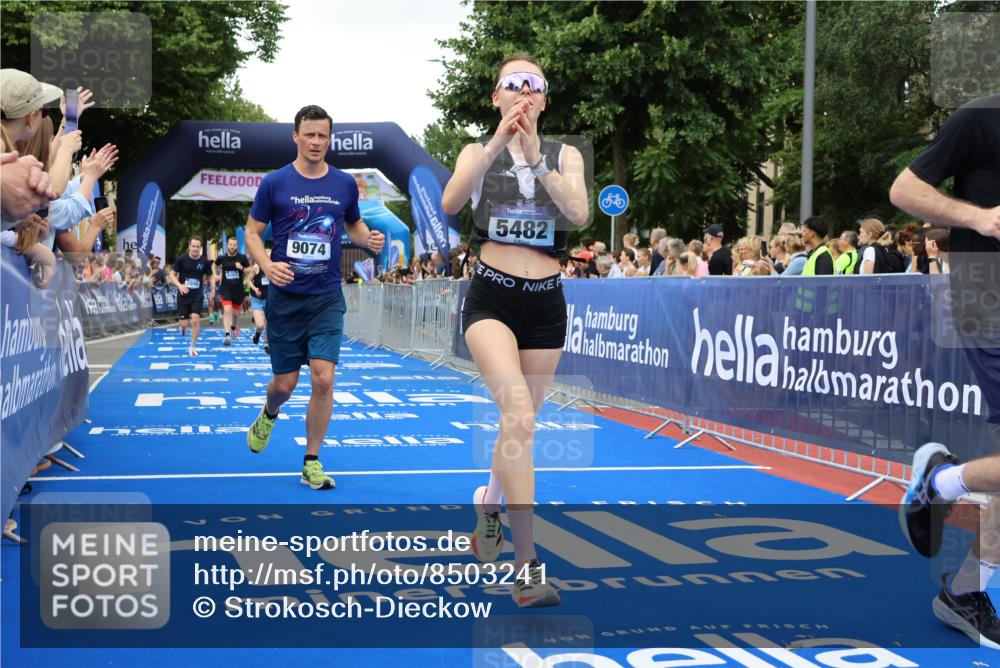 29.06.2025 - hella hamburg halbmarathon Strokosch-Dieckow http://msf.ph/oto/8503241 29.06.2025 10:52:14 Ziel 1482, 2397, 4140, 4419, 4587, 4837, 5032, 5087, 5093, 5482, 6164, 6897, 7896, 9074, 9082, 12135, 13707, 13726, 14248, 14300, 15275, 15446, 16003, 16320, 16591, 17033, 17130, 17773, 18475, 18801 meine-sportfotos.de