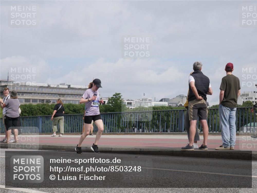 29.06.2025 - hella hamburg halbmarathon Luisa Fischer http://msf.ph/oto/8503248 29.06.2025 10:12:55 Kennedybrücke 8219, 1573, 1838, 7042, 8219, 8890 meine-sportfotos.de