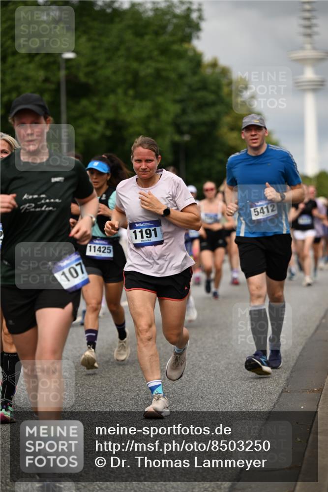 29.06.2025 - hella hamburg halbmarathon Dr. Thomas Lammeyer http://msf.ph/oto/8503250 29.06.2025 10:26:00 Kennedybrücke 1072, 1158, 1191, 1250, 1401, 1668, 1958, 2009, 2315, 2353, 2529, 2815, 2841, 3606, 3770, 3817, 3825, 3826, 4046, 4289, 4697, 5122, 5412, 5493, 5641, 5759, 6086, 6103, 7075, 7375, 7612, 7672, 8286, 8431, 8860, 8896, 8959, 9002, 9062, 9326, 9327, 9369, 9483, 9499, 9532, 9635, 9788, 10019, 10125, 10374, 10787, 10921, 11117, 11425 meine-sportfotos.de