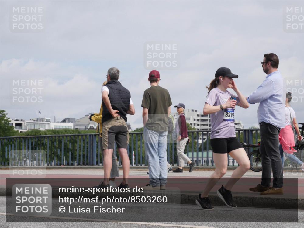 29.06.2025 - hella hamburg halbmarathon Luisa Fischer http://msf.ph/oto/8503260 29.06.2025 10:12:56 Kennedybrücke 8219, 1573, 1838, 7042, 8090, 8219, 8890 meine-sportfotos.de