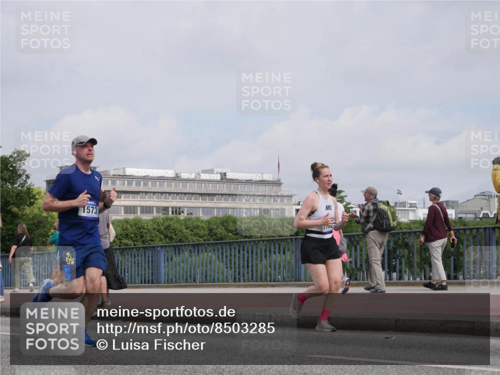 29.06.2025 - hella hamburg halbmarathon Luisa Fischer http://msf.ph/oto/8503285 29.06.2025 10:13:01 Kennedybrücke 1573, 10, 1483, 1513, 1573, 7042, 7685, 8090, 8890, 9681, 9816 meine-sportfotos.de