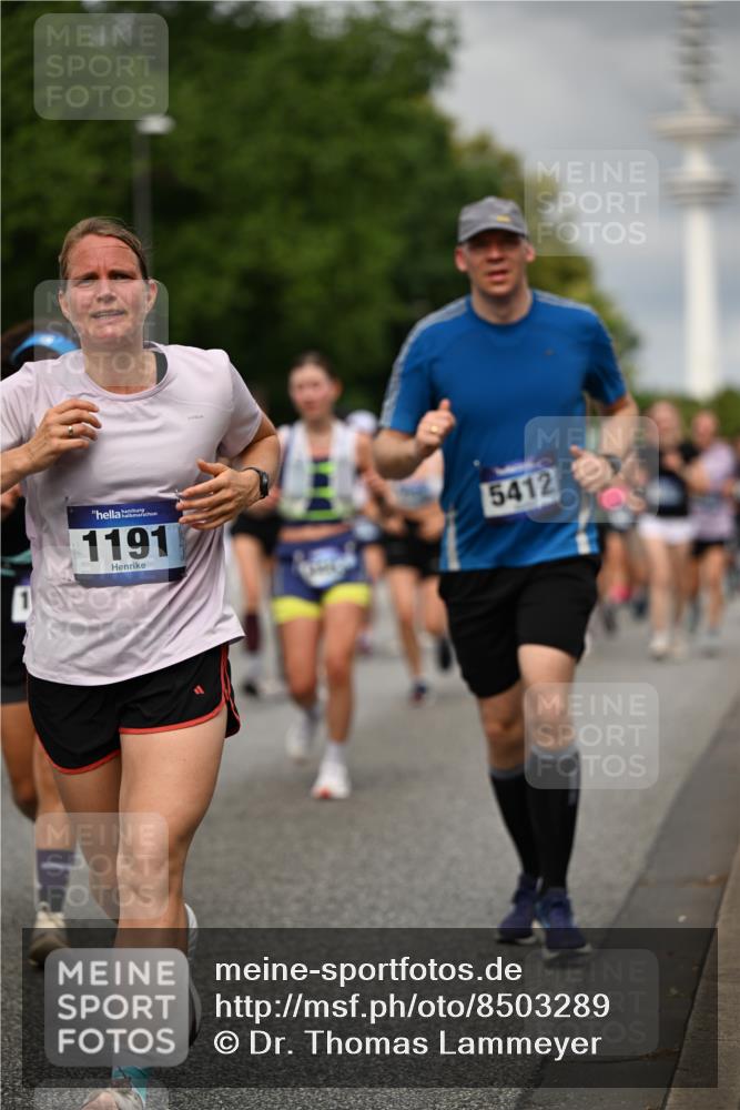 29.06.2025 - hella hamburg halbmarathon Dr. Thomas Lammeyer http://msf.ph/oto/8503289 29.06.2025 10:26:01 Kennedybrücke 1072, 1158, 1191, 1250, 1269, 1401, 1668, 1958, 2009, 2315, 2353, 2529, 2815, 2841, 3606, 3770, 3825, 3826, 4046, 4289, 4697, 5122, 5412, 5493, 5641, 5759, 6086, 6103, 7075, 7375, 7612, 7672, 8286, 8431, 8860, 8896, 8959, 9002, 9062, 9326, 9327, 9369, 9483, 9499, 9532, 9635, 9788, 10019, 10125, 10374, 10787, 10921, 11117, 11425 meine-sportfotos.de