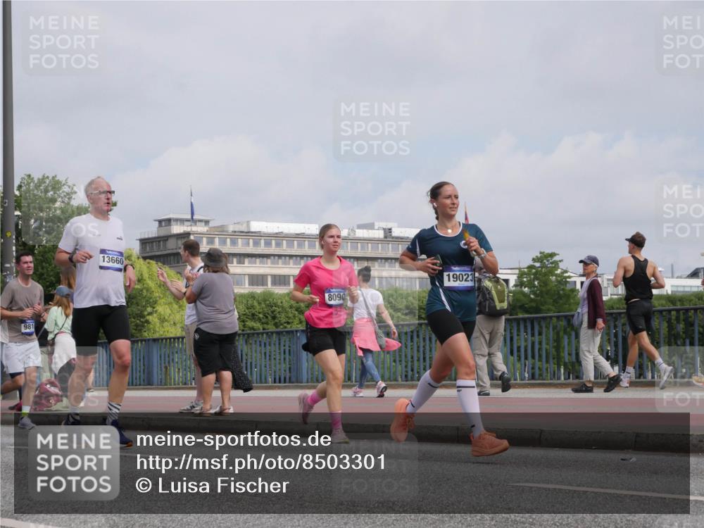 29.06.2025 - hella hamburg halbmarathon Luisa Fischer http://msf.ph/oto/8503301 29.06.2025 10:13:03 Kennedybrücke 981, 13660, 8090, 19023, 1483, 1513, 1573, 7042, 7250, 7685, 8090, 8890, 9681, 9816 meine-sportfotos.de