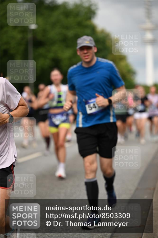 29.06.2025 - hella hamburg halbmarathon Dr. Thomas Lammeyer http://msf.ph/oto/8503309 29.06.2025 10:26:02 Kennedybrücke 1072, 1158, 1191, 1250, 1269, 1401, 1668, 1958, 2009, 2315, 2353, 2529, 2815, 2841, 3606, 3770, 3825, 3826, 4046, 4289, 4375, 4697, 5122, 5412, 5493, 5641, 5759, 6103, 7075, 7375, 7612, 7672, 8286, 8431, 8860, 8896, 8959, 9002, 9062, 9326, 9327, 9369, 9483, 9499, 9532, 9635, 9788, 10019, 10125, 10374, 10787, 10902, 10921, 11117, 11425 meine-sportfotos.de