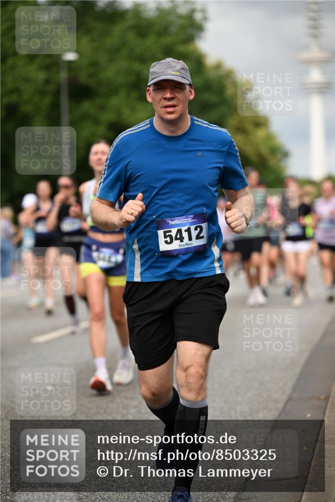 29.06.2025 - hella hamburg halbmarathon Dr. Thomas Lammeyer http://msf.ph/oto/8503325 29.06.2025 10:26:02 Kennedybrücke 1072, 1158, 1191, 1250, 1269, 1401, 1668, 1958, 2009, 2315, 2353, 2529, 2815, 2841, 3606, 3770, 3825, 3826, 4046, 4289, 4375, 4697, 5122, 5412, 5493, 5641, 5759, 6103, 7075, 7375, 7612, 7672, 8286, 8431, 8860, 8896, 8959, 9002, 9062, 9326, 9327, 9369, 9483, 9499, 9532, 9635, 9788, 10019, 10125, 10374, 10787, 10902, 10921, 11117, 11425 meine-sportfotos.de