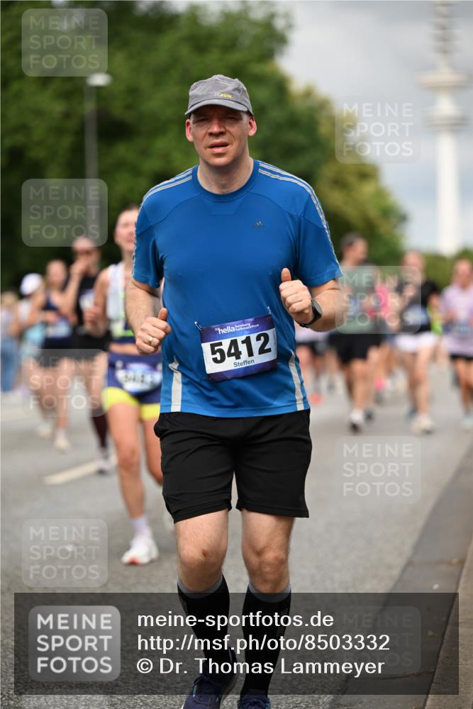 29.06.2025 - hella hamburg halbmarathon Dr. Thomas Lammeyer http://msf.ph/oto/8503332 29.06.2025 10:26:02 Kennedybrücke 1072, 1158, 1191, 1250, 1269, 1401, 1668, 1958, 2009, 2315, 2353, 2529, 2815, 2841, 3606, 3770, 3825, 3826, 4046, 4289, 4375, 4697, 5122, 5412, 5493, 5641, 5759, 6103, 7075, 7375, 7612, 7672, 8286, 8431, 8860, 8896, 8959, 9002, 9062, 9326, 9327, 9369, 9483, 9499, 9532, 9635, 9788, 10019, 10125, 10374, 10787, 10902, 10921, 11117, 11425 meine-sportfotos.de
