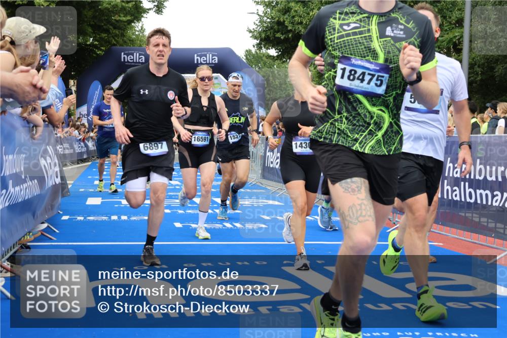 29.06.2025 - hella hamburg halbmarathon Strokosch-Dieckow http://msf.ph/oto/8503337 29.06.2025 10:52:12 Ziel 1482, 2397, 2595, 4419, 4587, 4837, 5032, 5087, 5093, 5378, 5482, 6164, 6897, 7732, 7896, 9074, 9082, 12135, 12580, 13707, 13726, 14248, 14300, 15275, 15446, 15829, 16003, 16320, 16591, 16666, 17033, 17130, 17773, 18475, 18801 meine-sportfotos.de