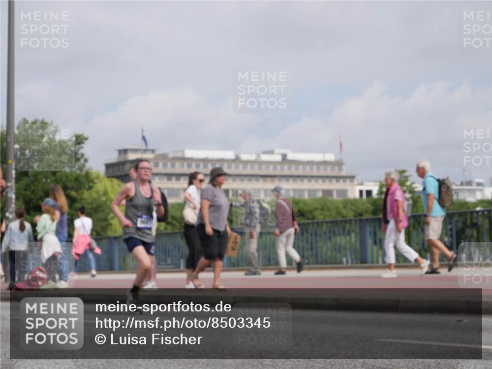 29.06.2025 - hella hamburg halbmarathon Luisa Fischer http://msf.ph/oto/8503345 29.06.2025 10:13:09 Kennedybrücke 1483, 1513, 4389, 7250, 7685, 8090, 9681, 9816, 9988 meine-sportfotos.de