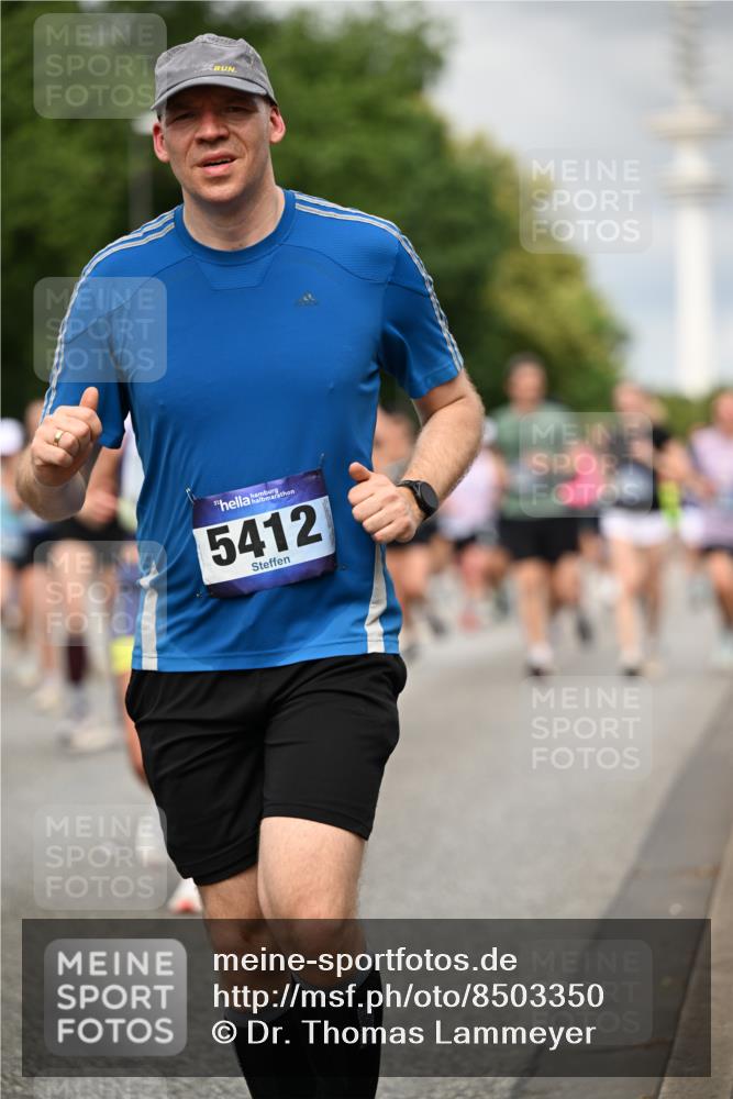 29.06.2025 - hella hamburg halbmarathon Dr. Thomas Lammeyer http://msf.ph/oto/8503350 29.06.2025 10:26:03 Kennedybrücke 1072, 1158, 1191, 1250, 1269, 1401, 1668, 1958, 2009, 2315, 2353, 2529, 2815, 2841, 3606, 3770, 3825, 3826, 4046, 4289, 4375, 4697, 5122, 5412, 5641, 5759, 6103, 7075, 7375, 7612, 7672, 8286, 8431, 8860, 8896, 8959, 9002, 9062, 9326, 9327, 9369, 9483, 9499, 9532, 9635, 9788, 10019, 10125, 10167, 10374, 10787, 10902, 10921, 11117, 11425 meine-sportfotos.de