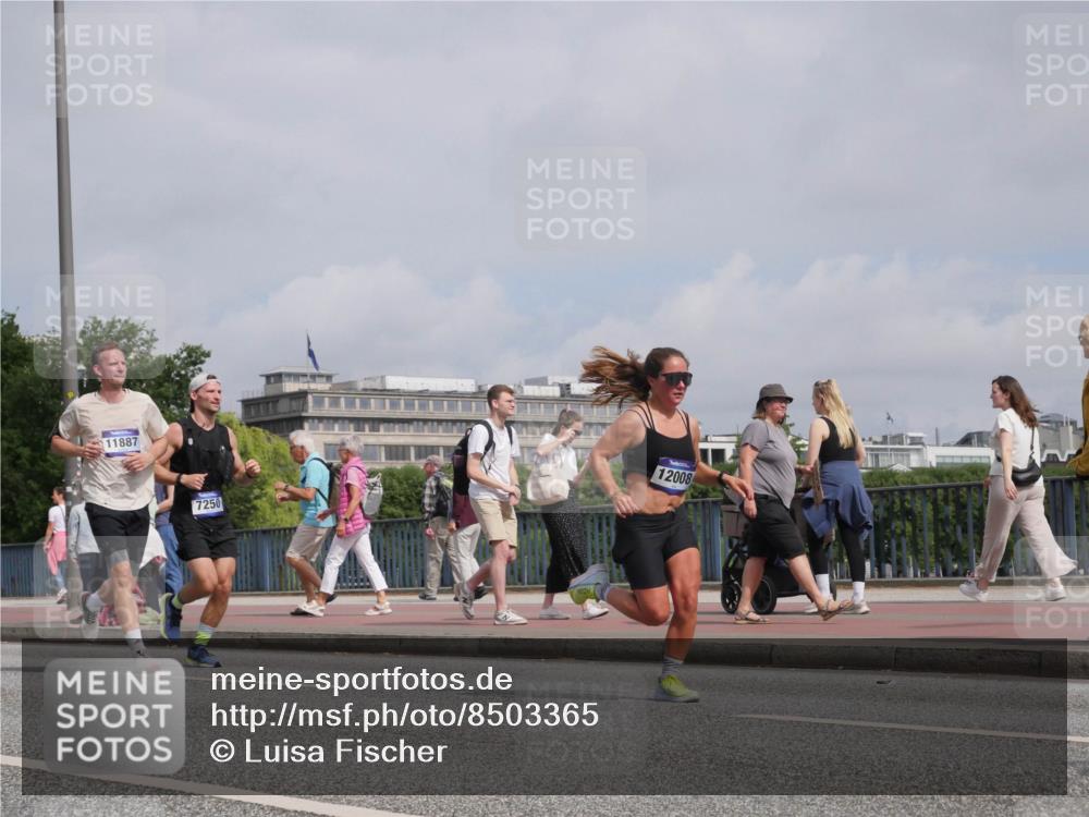 29.06.2025 - hella hamburg halbmarathon Luisa Fischer http://msf.ph/oto/8503365 29.06.2025 10:13:11 Kennedybrücke 11887, 7250, 12008, 1456, 1483, 1513, 4389, 7250, 7685, 9681, 9988 meine-sportfotos.de