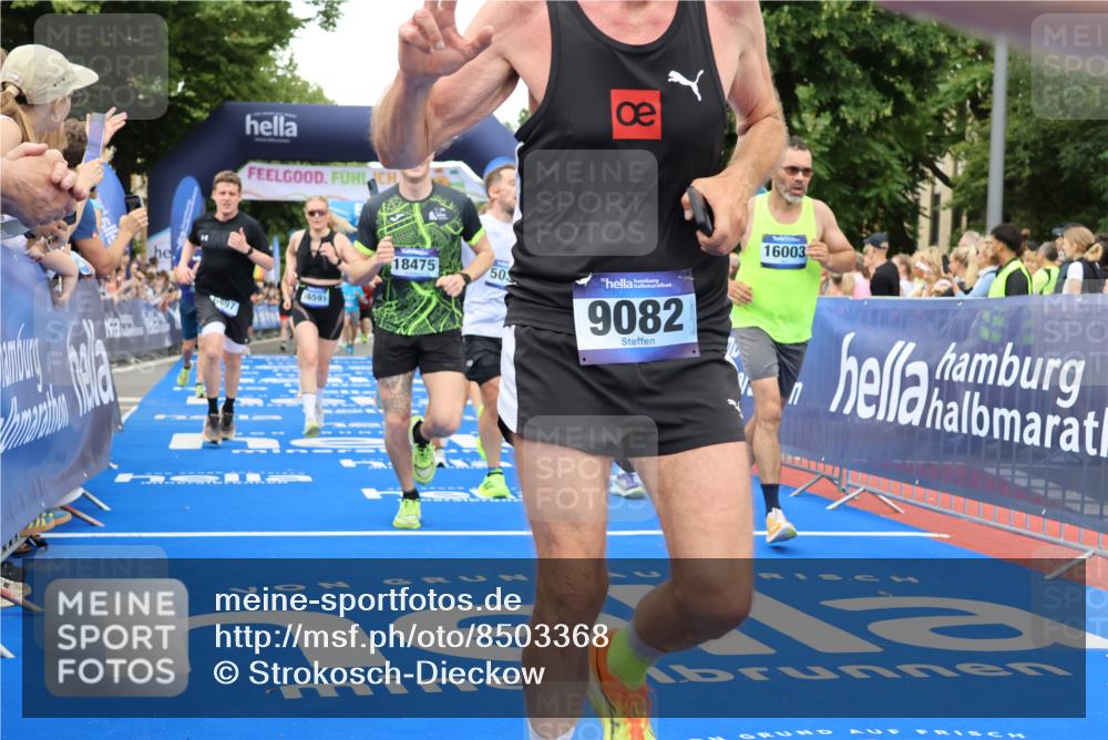 29.06.2025 - hella hamburg halbmarathon Strokosch-Dieckow http://msf.ph/oto/8503368 29.06.2025 10:52:11 Ziel 1482, 2397, 2595, 4419, 4837, 5032, 5087, 5093, 5378, 5482, 6164, 6897, 7732, 7896, 9074, 9082, 12135, 12580, 13726, 14248, 14300, 15275, 15446, 15829, 16003, 16320, 16591, 16666, 17033, 17130, 18475, 18801 meine-sportfotos.de