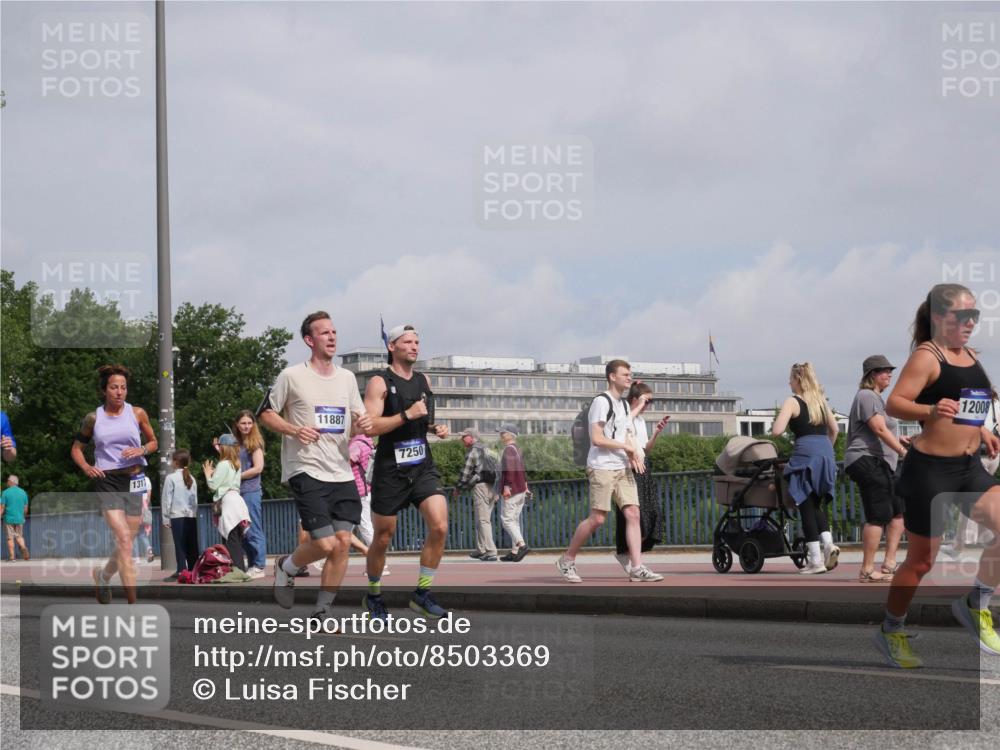 29.06.2025 - hella hamburg halbmarathon Luisa Fischer http://msf.ph/oto/8503369 29.06.2025 10:13:12 Kennedybrücke 1311, 11887, 7250, 12008, 1456, 1513, 4389, 7250, 9681, 9988 meine-sportfotos.de