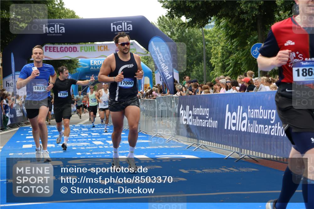 29.06.2025 - hella hamburg halbmarathon Strokosch-Dieckow http://msf.ph/oto/8503370 29.06.2025 10:42:38 Ziel 1700, 1735, 4235, 7508, 9371, 9534, 13483, 13725, 17000, 17016, 18275, 18632 meine-sportfotos.de