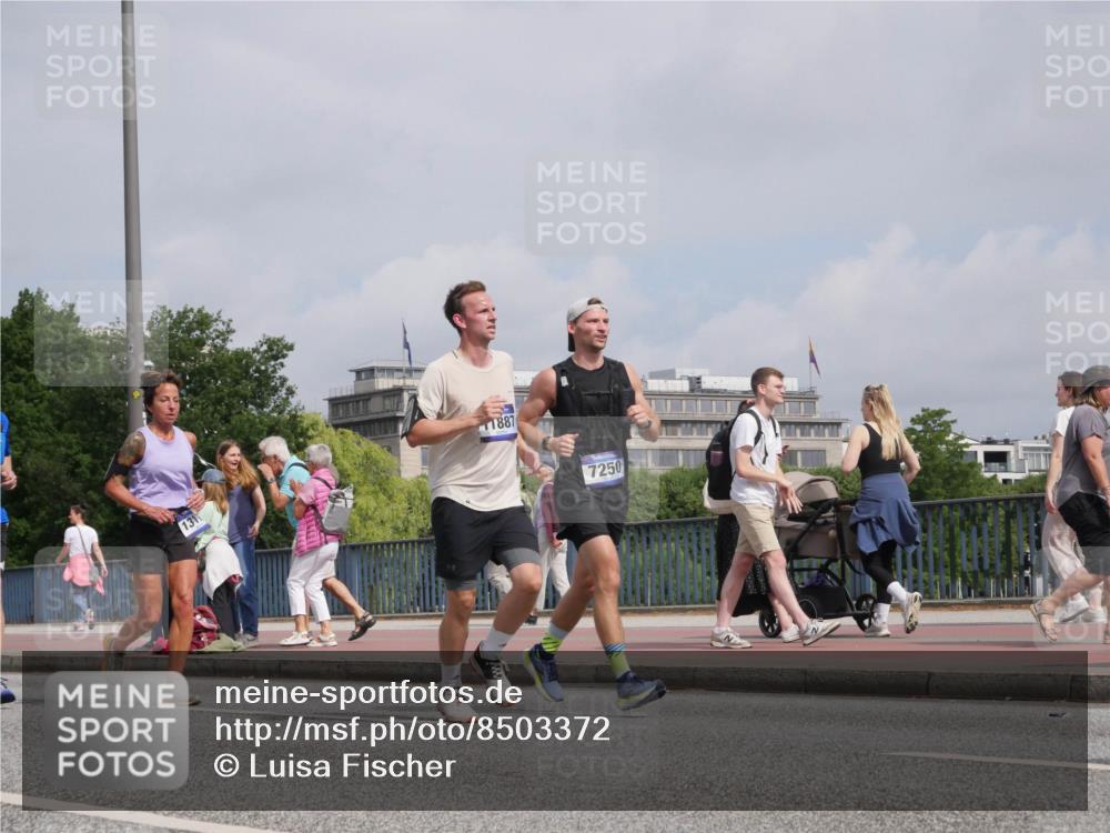 29.06.2025 - hella hamburg halbmarathon Luisa Fischer http://msf.ph/oto/8503372 29.06.2025 10:13:12 Kennedybrücke 131, 1887, 7250, 1456, 1513, 4389, 7250, 9681, 9988 meine-sportfotos.de