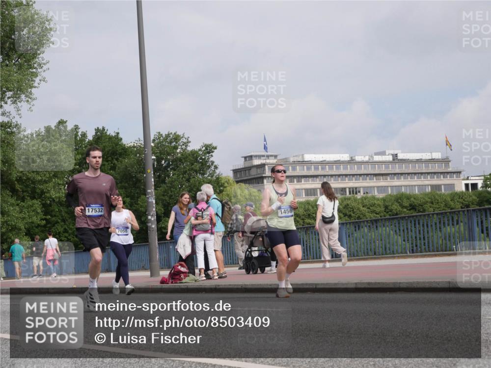 29.06.2025 - hella hamburg halbmarathon Luisa Fischer http://msf.ph/oto/8503409 29.06.2025 10:13:17 Kennedybrücke 17532, 7058, 1456, 1052, 1456, 4389, 7058, 9988 meine-sportfotos.de