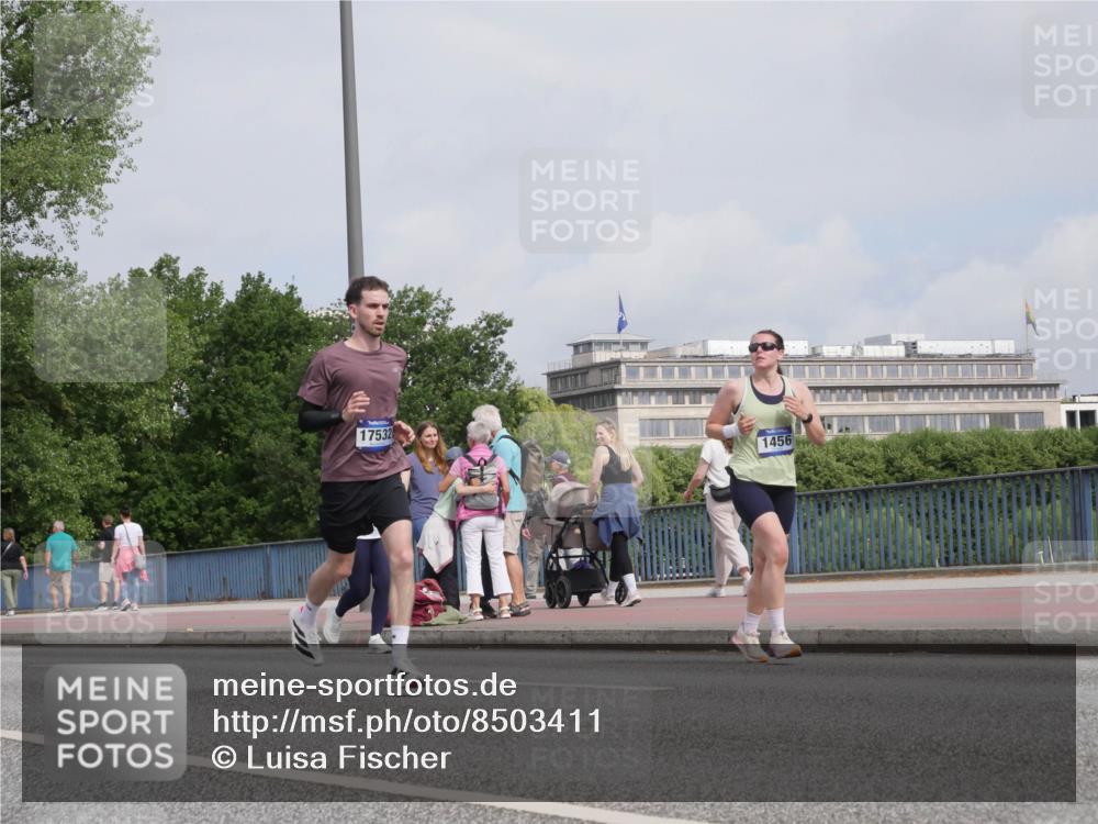 29.06.2025 - hella hamburg halbmarathon Luisa Fischer http://msf.ph/oto/8503411 29.06.2025 10:13:17 Kennedybrücke 17532, 1456, 1052, 1456, 4389, 7058, 9988 meine-sportfotos.de