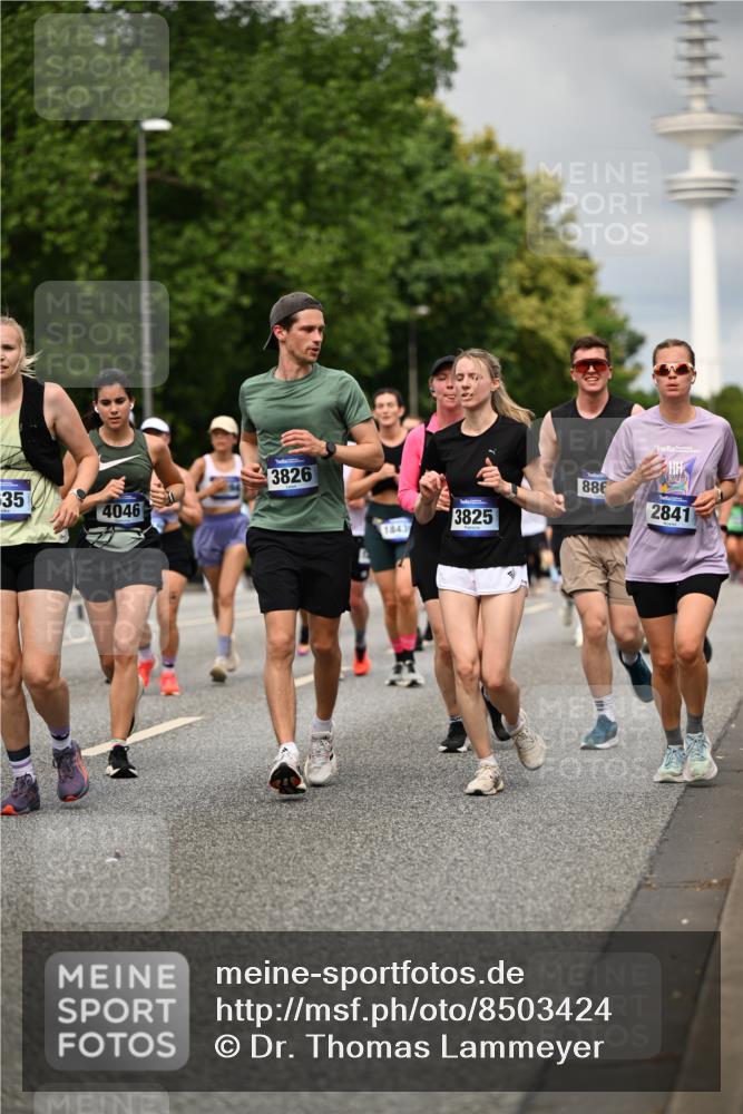 29.06.2025 - hella hamburg halbmarathon Dr. Thomas Lammeyer http://msf.ph/oto/8503424 29.06.2025 10:26:06 Kennedybrücke 1072, 1158, 1191, 1250, 1269, 1668, 1958, 2009, 2315, 2353, 2529, 2815, 2841, 3606, 3770, 3825, 3826, 4046, 4289, 4375, 4376, 5122, 5412, 5641, 5759, 6103, 6676, 7075, 7375, 7612, 7672, 8431, 8860, 8896, 8954, 8959, 9002, 9062, 9326, 9327, 9369, 9483, 9532, 9635, 9788, 10019, 10125, 10167, 10787, 10902, 10921, 11117, 11425 meine-sportfotos.de