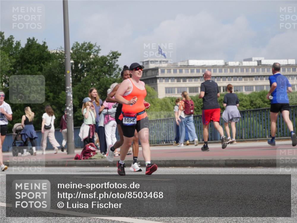 29.06.2025 - hella hamburg halbmarathon Luisa Fischer http://msf.ph/oto/8503468 29.06.2025 10:13:25 Kennedybrücke 1052, 1052, 1186, 7058, 8685, 9150 meine-sportfotos.de
