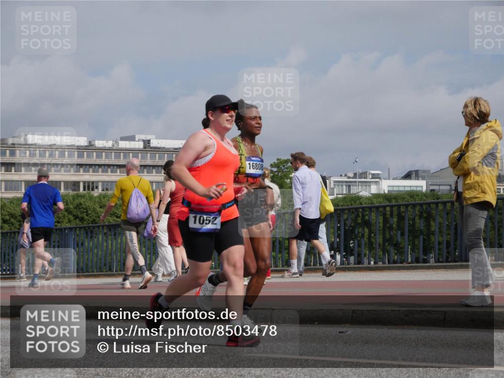 29.06.2025 - hella hamburg halbmarathon Luisa Fischer http://msf.ph/oto/8503478 29.06.2025 10:13:26 Kennedybrücke 1052, 216808, 1052, 1186, 7058, 8685, 9150, 9829 meine-sportfotos.de
