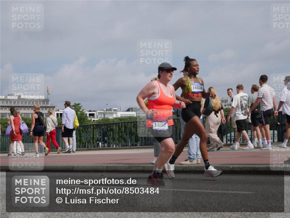 29.06.2025 - hella hamburg halbmarathon Luisa Fischer http://msf.ph/oto/8503484 29.06.2025 10:13:27 Kennedybrücke 1052, 16808, 1052, 1186, 8685, 9150, 9829 meine-sportfotos.de