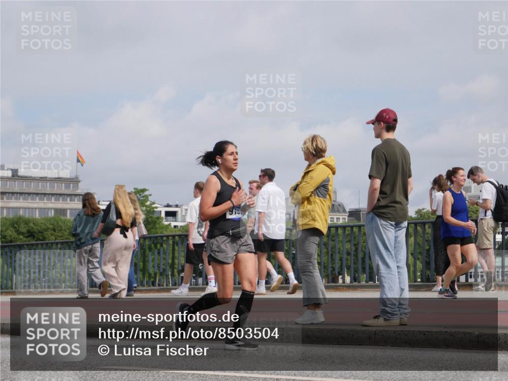 29.06.2025 - hella hamburg halbmarathon Luisa Fischer http://msf.ph/oto/8503504 29.06.2025 10:13:32 Kennedybrücke 1186, 8685, 9150, 9829 meine-sportfotos.de