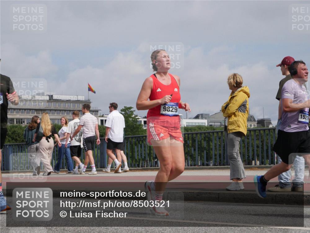 29.06.2025 - hella hamburg halbmarathon Luisa Fischer http://msf.ph/oto/8503521 29.06.2025 10:13:36 Kennedybrücke 9829, 1521, 5182, 5653, 5806, 9150, 9829 meine-sportfotos.de